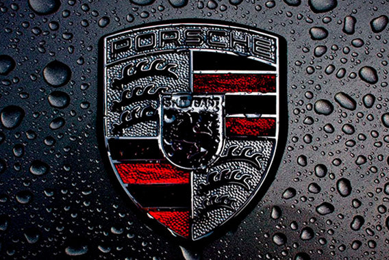 hydrophobic spray sealant creating water-beading effect on car surface